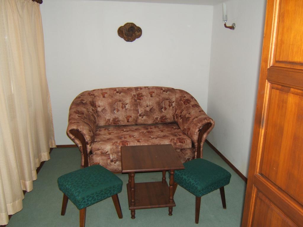 Regina'S Guesthouse 발치크 객실 사진